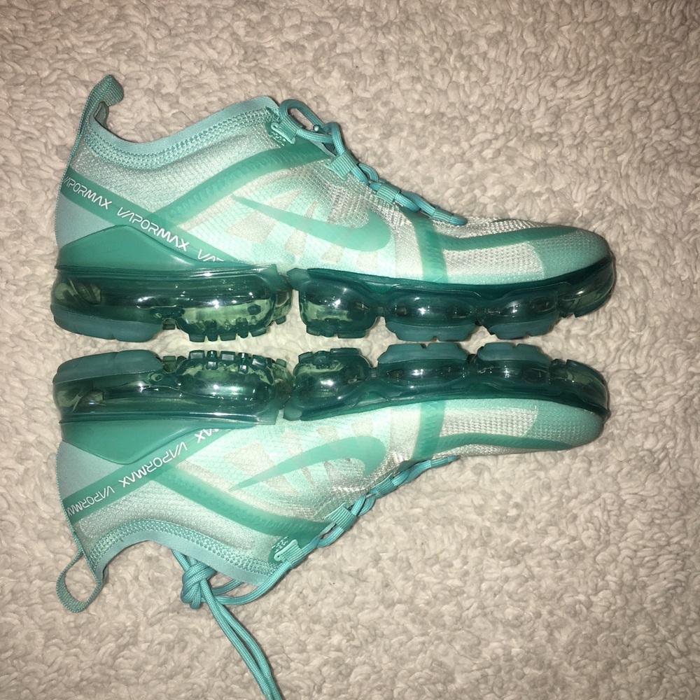 Nike - Picture 8 of 12